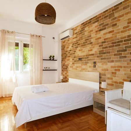 A Modern Rustic Cosy Apartment At The Foot Of Mount Lycabettus Athens Ngoại thất bức ảnh
