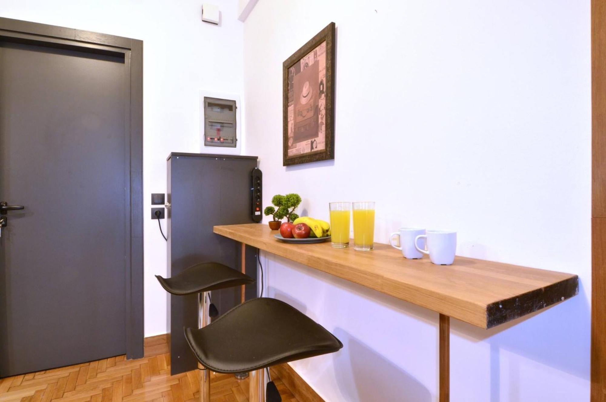 A Modern Rustic Cosy Apartment At The Foot Of Mount Lycabettus Athens Ngoại thất bức ảnh
